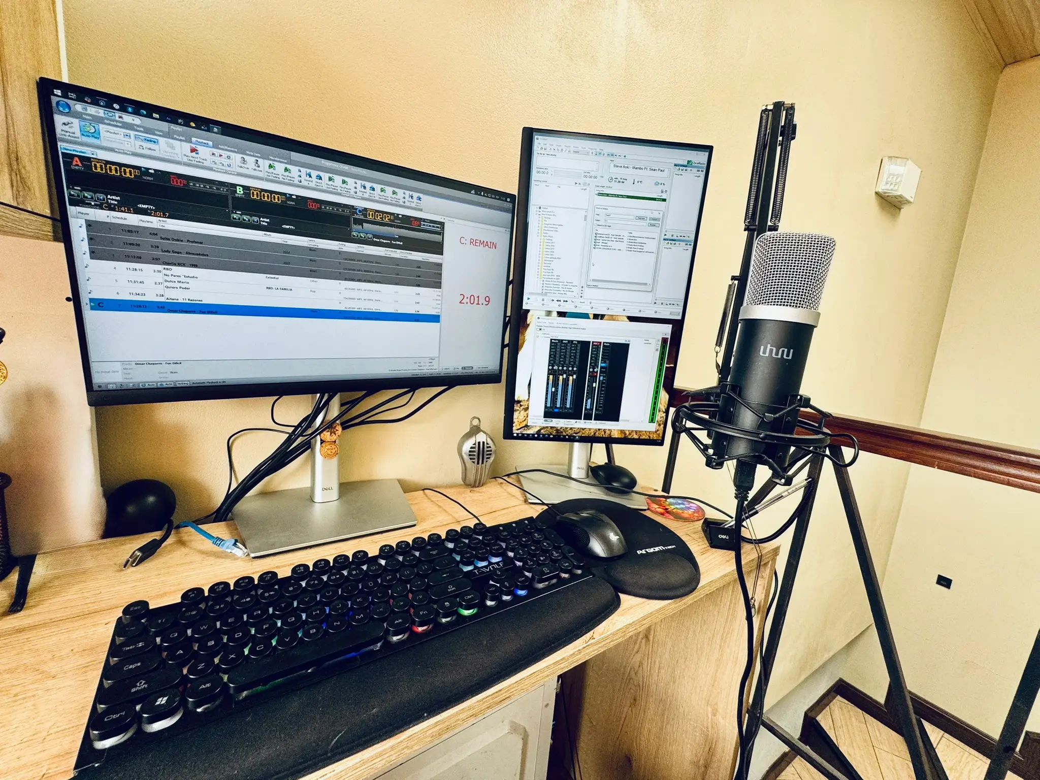 Cabina Balcón Radio Antena Joven Costa Rica - Oscar Solano