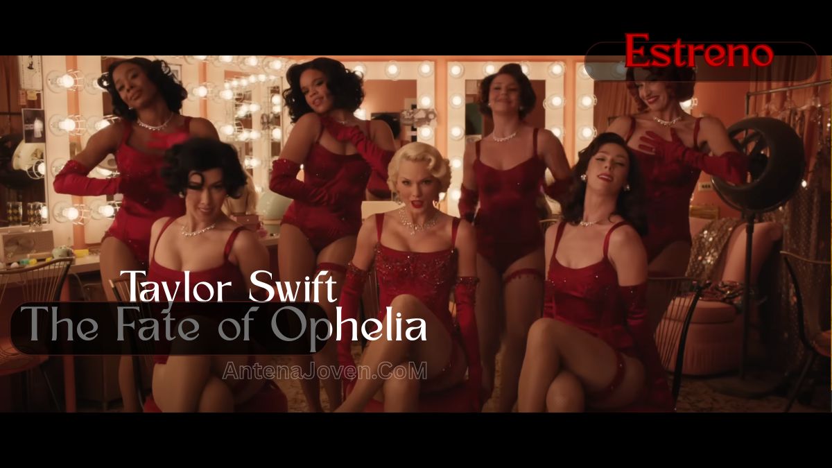 Taylor Swift en una escena teatral inspirada en “The Fate of Ophelia”, rodeada de bailarinas con trajes turquesa y elementos acuáticos. Imagen promocional con estilo retro-glam y sello de agua de AntenaJoven.Com.