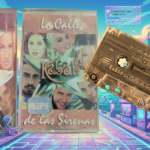 Composición estética de los años 90 con el casete original de Kabah sobre un fondo de ciudad futurista con sirenas y ventanas de Windows 95, celebrando los 30 años de La Calle de las Sirenas.